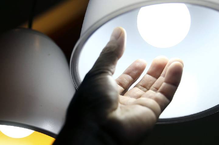 Aneel aprova R$ 5,5 bi para reduzir conta de luz em 22 distribuidoras