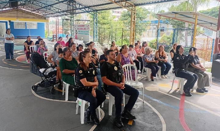 APAE de Atibaia homenageia equipe Guardiã Maria da Penha em evento pelo Dia da Mulher