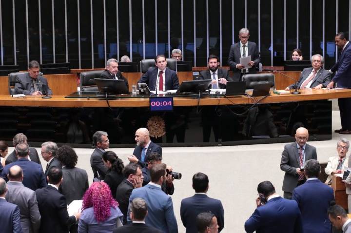 Câmara aprova projeto que autoriza isenção do Imposto sobre Serviços na Copa do Mundo Feminina de 2027