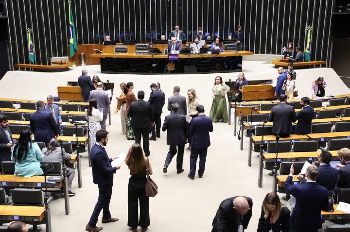 Câmara aprova projeto que proíbe cobrança de tarifa mínima de consumo sobre água e esgoto