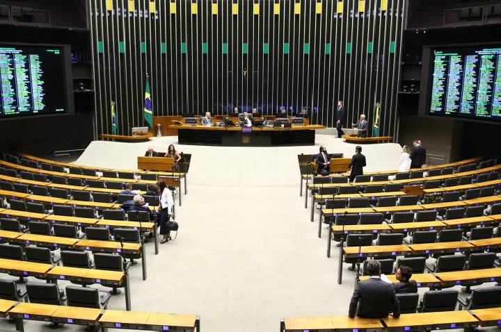 Câmara inicia votações de hoje com análise de projeto sobre microempreendedor individual; acompanhe