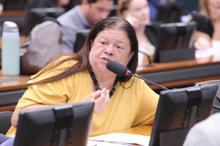 Comissão aprova projeto que determina instalação de adesivo de ponto cego em caminhão e ônibus