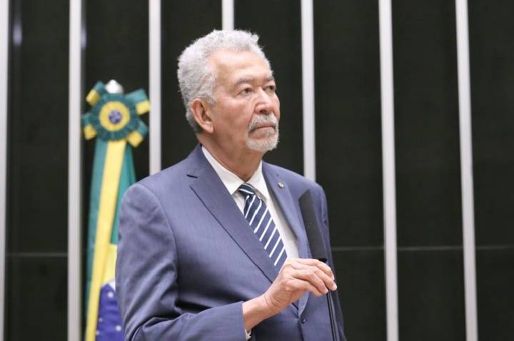 Comissão aprova projeto que obriga bancos a oferecer meio de pagamento em conta-salário