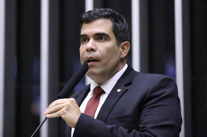 Comissão aprova projeto que permite a municípios inadimplentes manterem convênios com a União