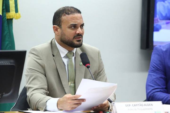 Comissão aprova proposta de porte de arma para corretores de imóveis