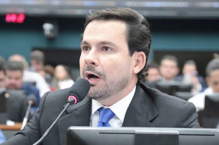 Comissão de Constituição e Justiça aprova fim de taxa de fiscalização sobre telefones celulares
