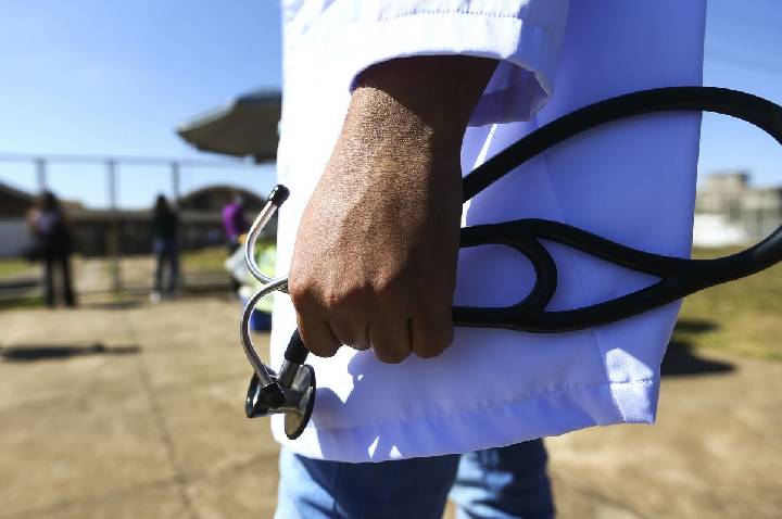 Congresso aprova exame obrigatório para exercício da medicina