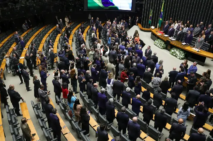 Congresso deve decidir sobre 