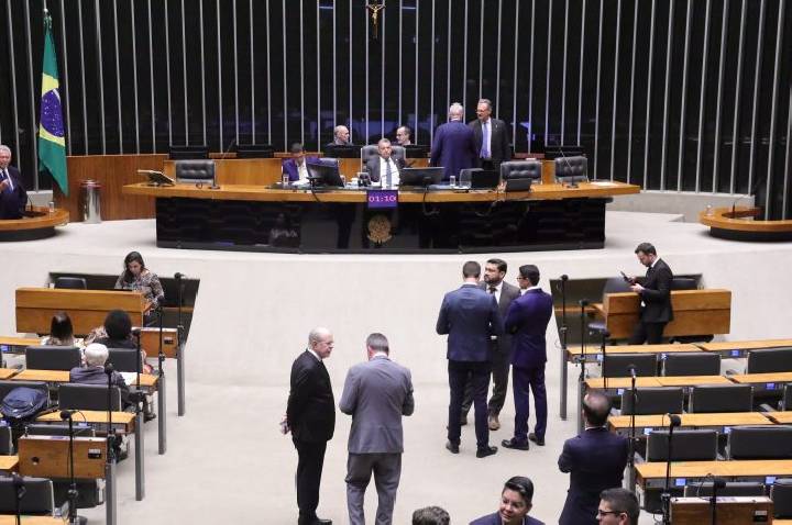 Deputados analisam acordo do Mercosul sobre proteção às mulheres; acompanhe