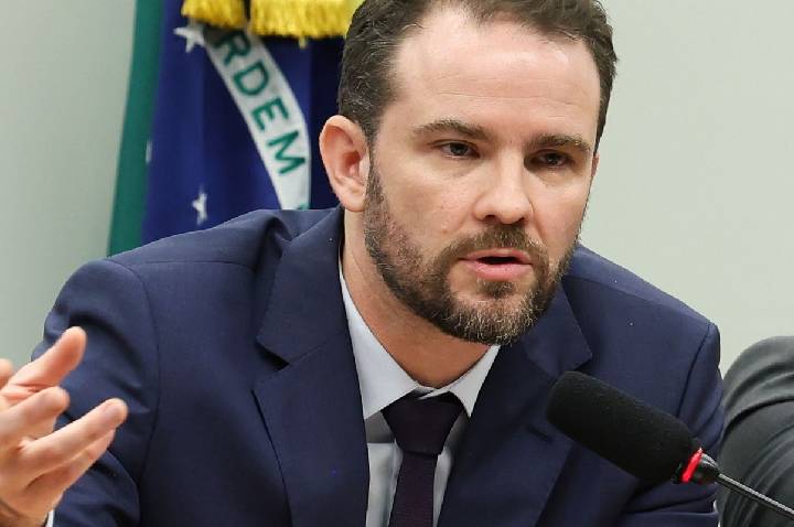 Durigan diz que aumento da dívida decorre dos juros, não dos gastos