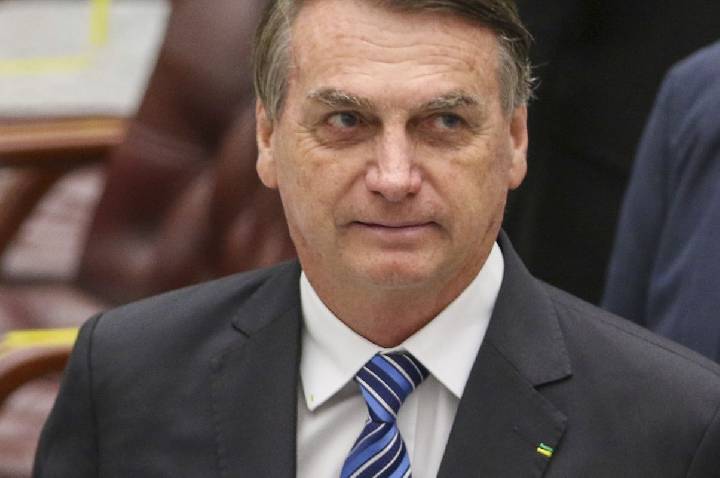 Exército entrega armas de Bolsonaro à PF e informa falta de duas