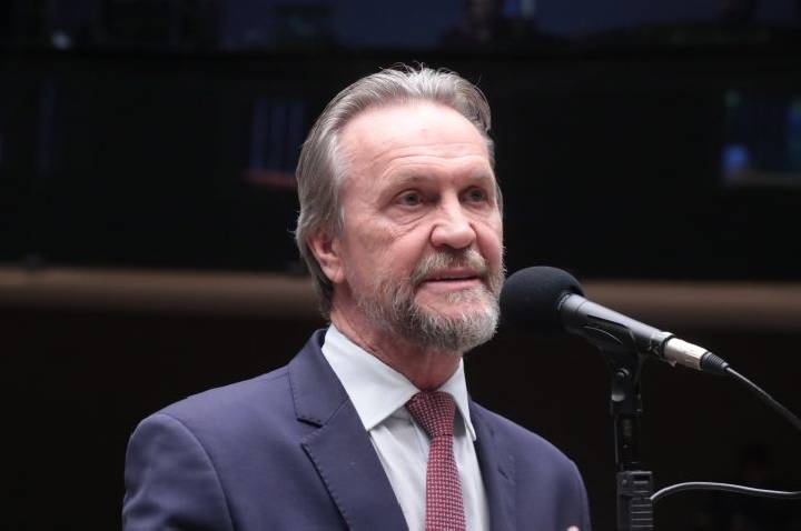 Federação PT-PCdoB-PV anuncia apoio à reeleição de Motta para presidente da Câmara