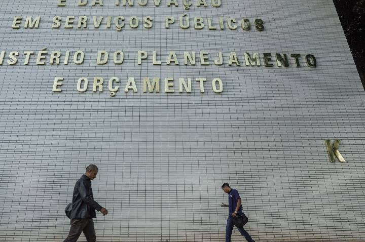 Governo pretende realocar R$ 20 bilhões no Orçamento de 2027