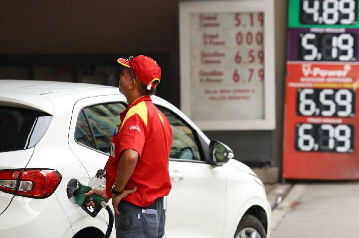 Governo quer converter receitas extras com petróleo em desonerações