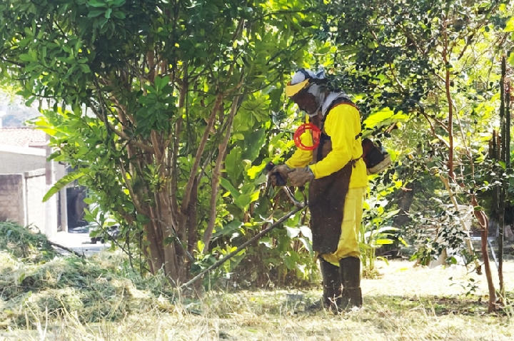 Mais de 1,6 milhão de m² roçados: Atibaia intensifica zeladoria para garantir segurança e saúde nos bairros