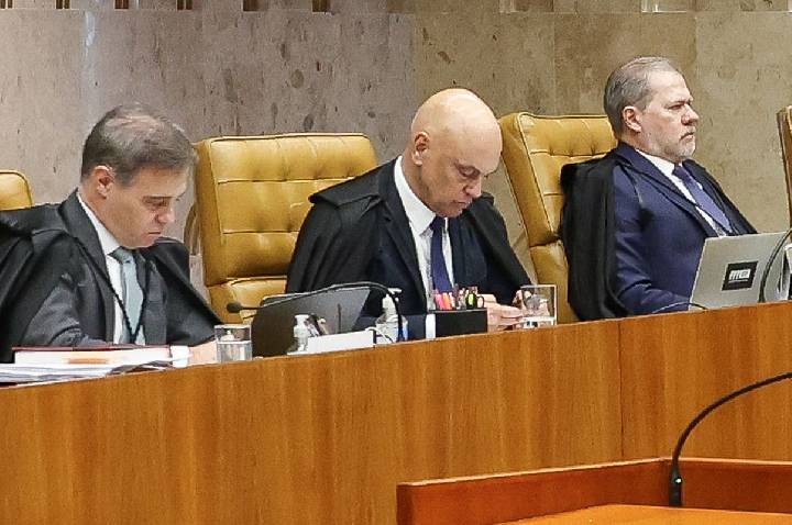 Mendonça acusa Moraes de direcionar investigação no STF