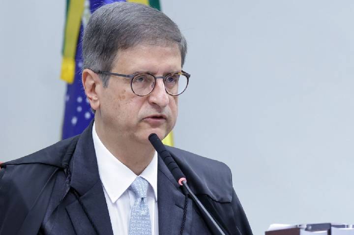 PGR pede anulação de investigação sobre conversas de Moraes e Vorcaro