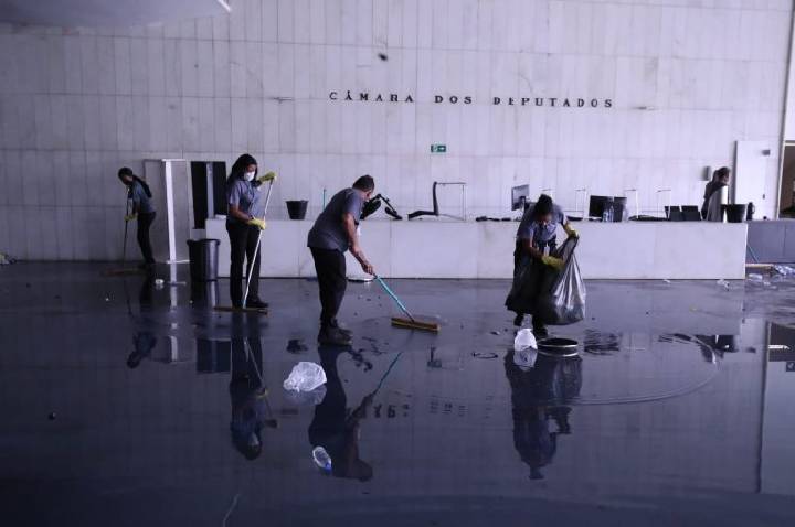 Projeto amplia reserva de vagas para mulheres em contratos públicos