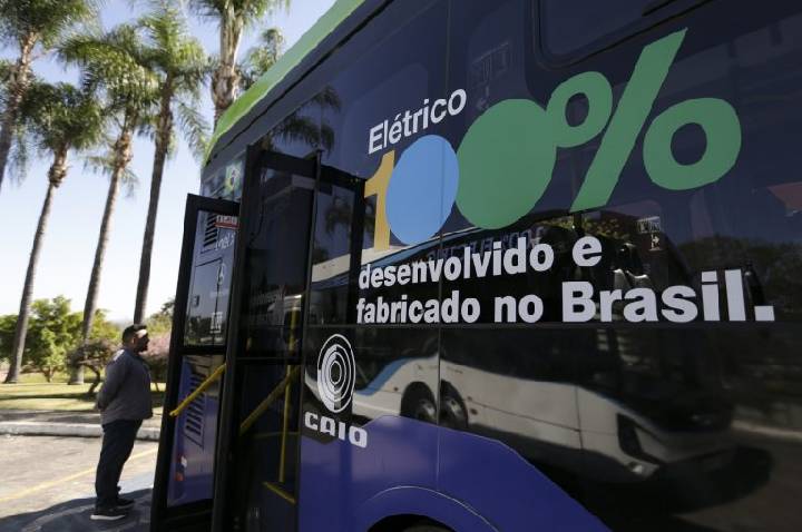 Projeto cria política nacional para eletrificar frota de ônibus e caminhões no Brasil