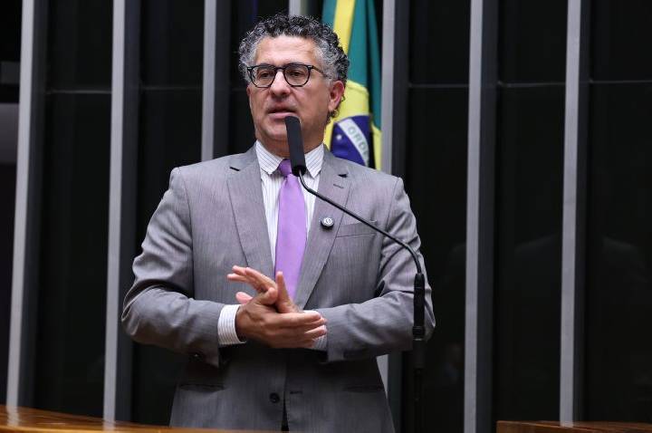 Projeto garante remarcação e desistência de passagens sem multa