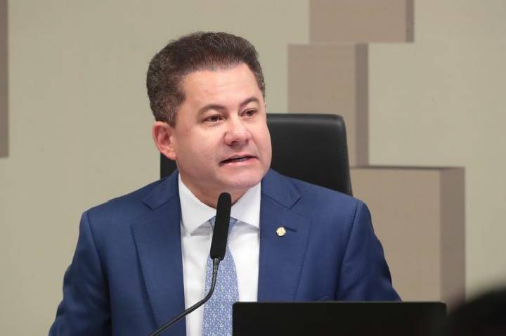 Projeto isenta entidades religiosas, sindicatos, partidos e escolas da taxa de licenciamento de veículos