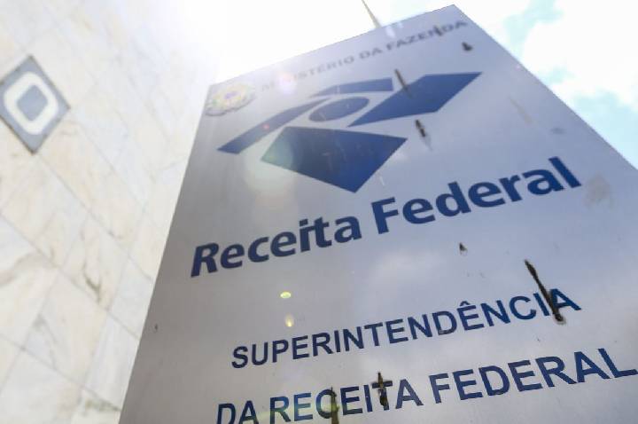 Receita paga lote especial de restituição automática em julho