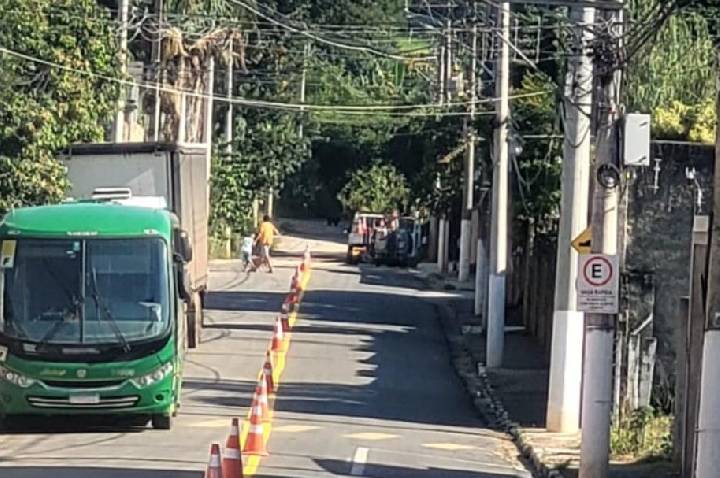 Sinalização viária é reforçada na Estrada Arão Sahm e em diversos pontos do bairro do Portão