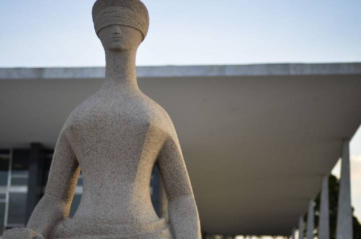 STF muda decisão de Moraes e reduz pena de condenada por 8 de janeiro 
