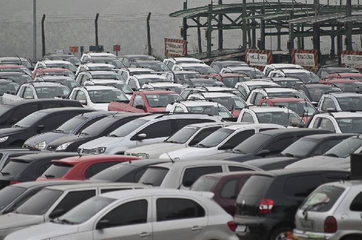 Venda de veículos novos no país sobe 15% até maio