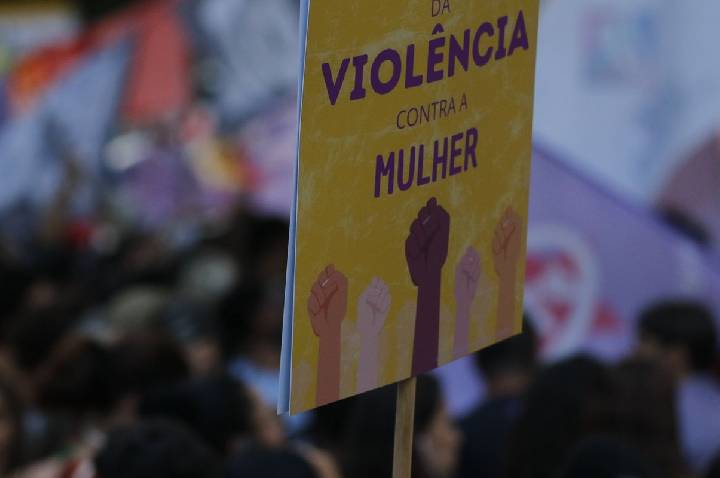 Violência contra a mulher: 7,5 mil agentes serão capacitados
