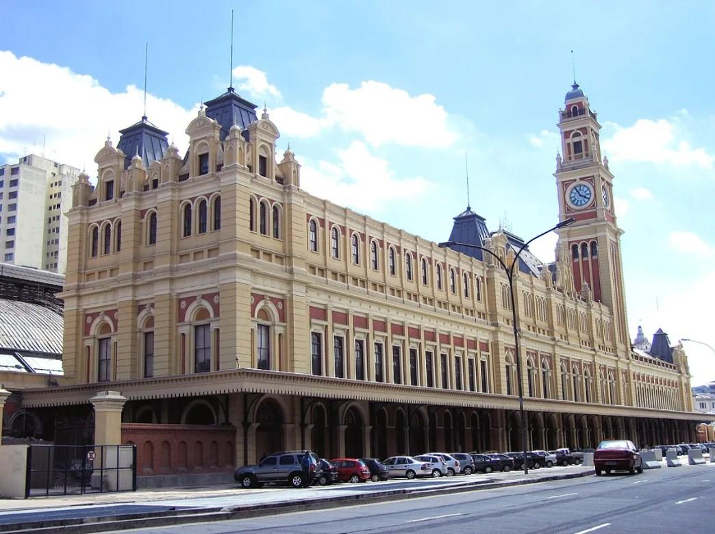 Atendidos pelos Cras Caetetuba, Jardim Imperial e Portão visitam o Museu da Língua Portuguesa em São Paulo