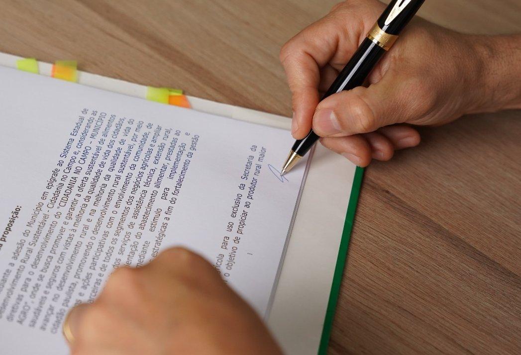 Atibaia firma convênio com governo estadual para fortalecimento do setor rural