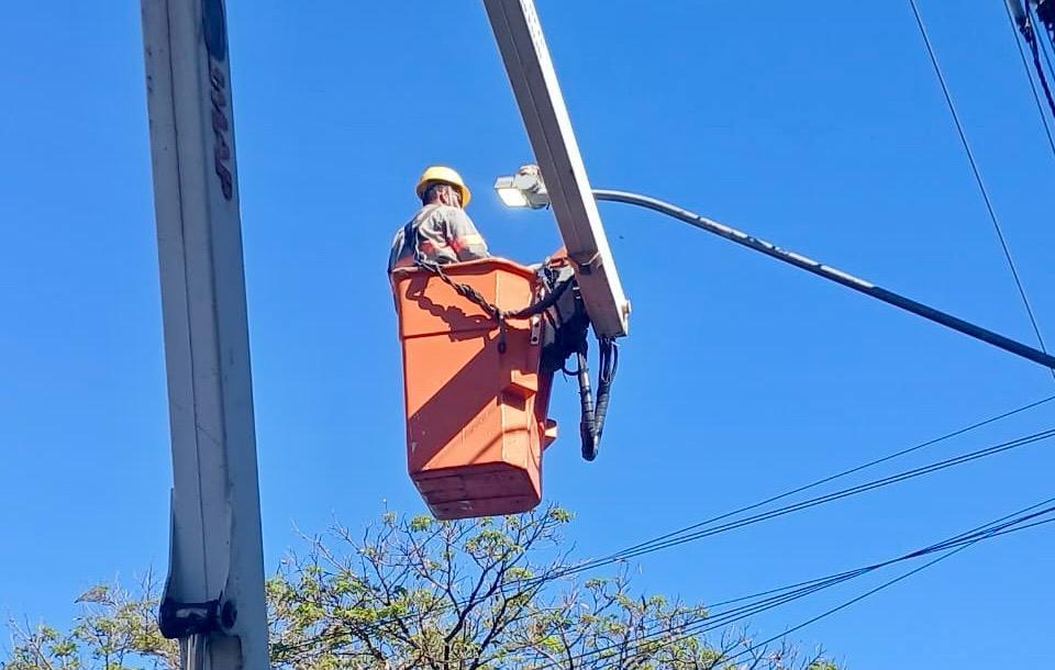 Prefeitura avança com programa Atibaia Iluminada e amplia modernização da rede de iluminação pública