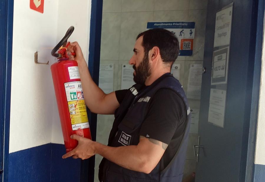 Prefeitura de Atibaia realiza ações preventivas de combate a incêndio em unidades de saúde