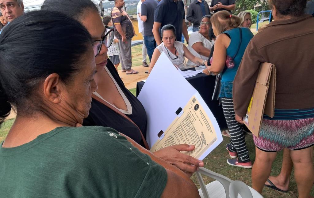 Regularização fundiária avança no Santa Clara com a entrega de 31 matrículas de propriedade