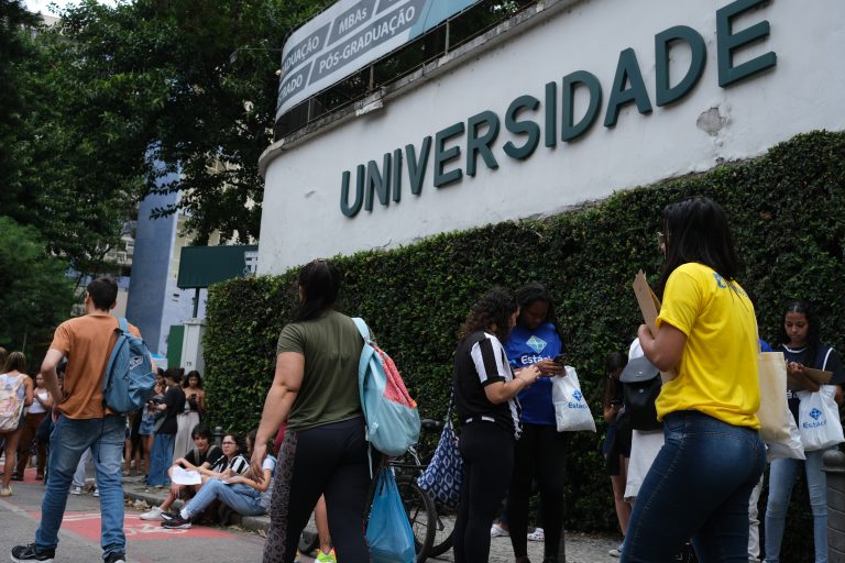 Projeto extingue vestibular e garante acesso universal a universidades públicas