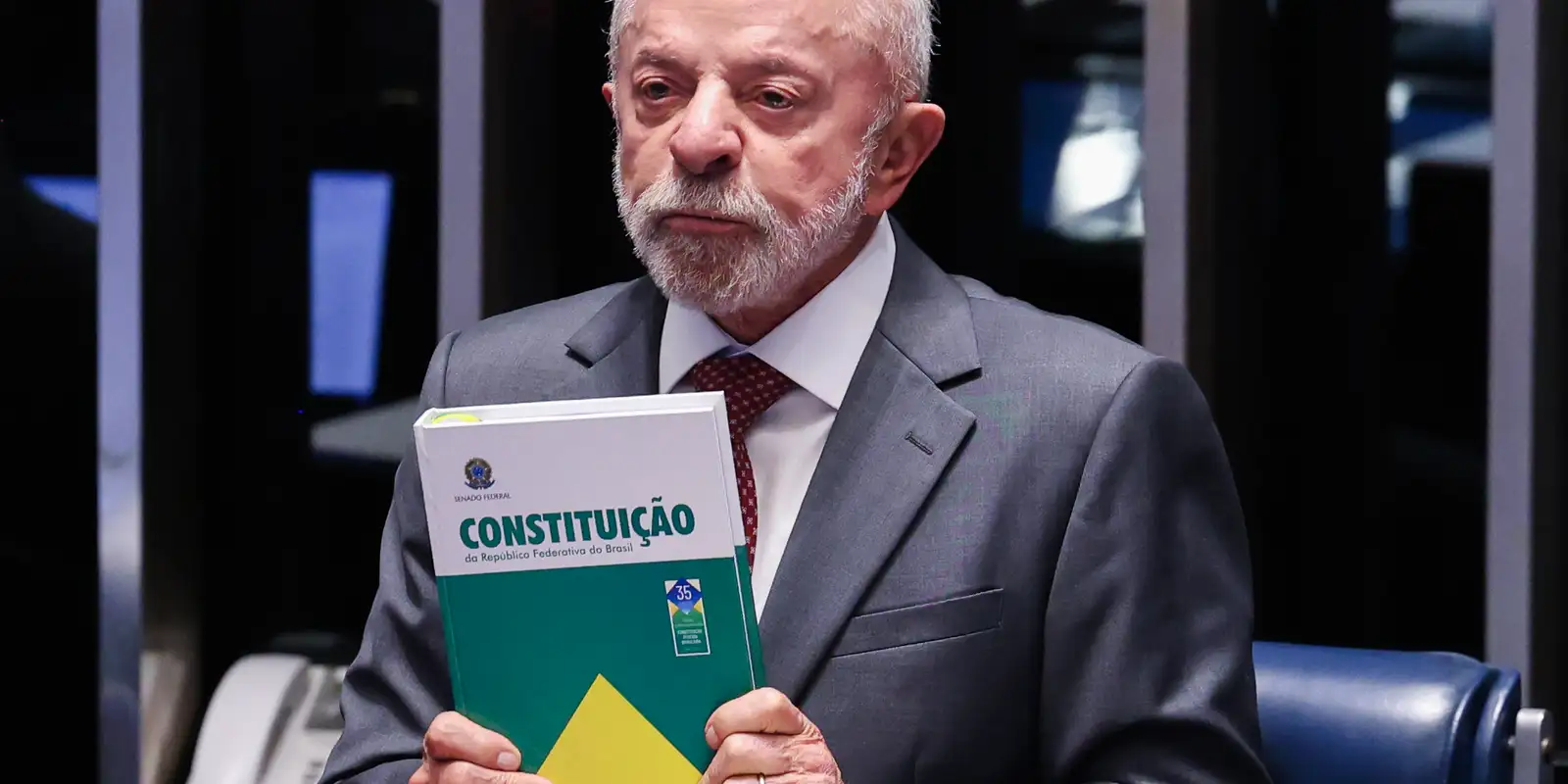 Lula faz campanha em MG e celebra fim da jornada 6x1